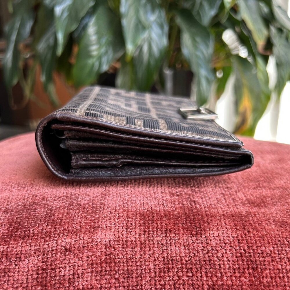 FENDI Zucca Large Clutch Wallet Tobacco Black - Picture 4 of 11